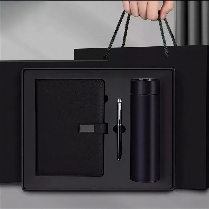 Луксузна свеска и сет оловака